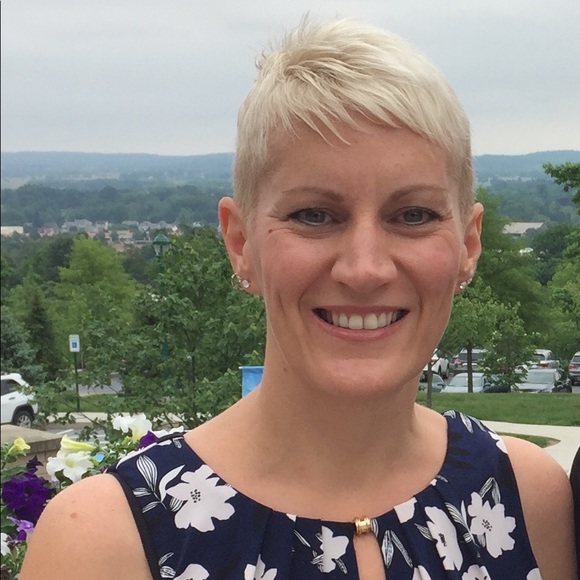 Meet your Posher, Shelly - Picture 2 of 5